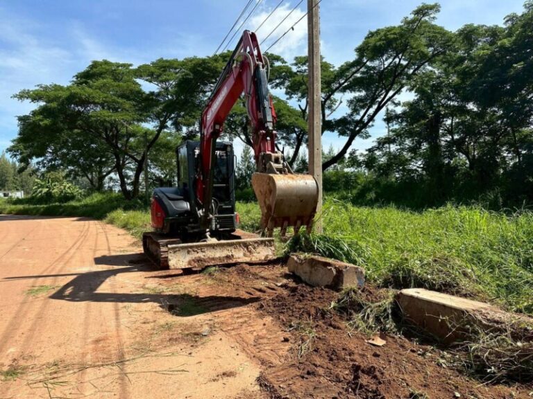 รถแบคโฮให้เช่าถนนสายกาฬสินธุ์–ยางตลาด