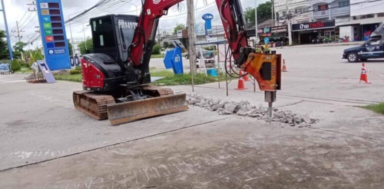 รถแบคโฮให้เช่าถนนสายกมลาไสย