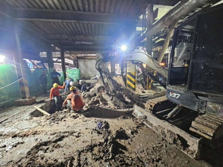 รถแบคโฮให้เช่าตลาดกมลาไสย