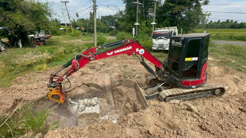 รถแบคโฮให้เช่าแยกหนองแวง