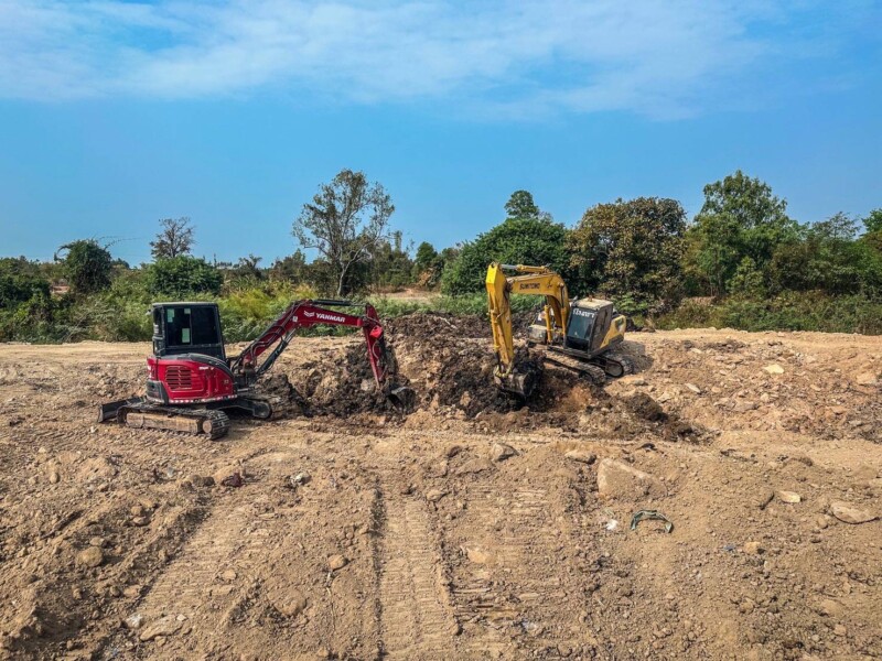 รถแบคโฮให้เช่านามน